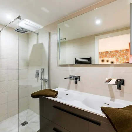 Appart Hotel 2 Chambres Piscine & Jacuzzi A Saint-Raphael *