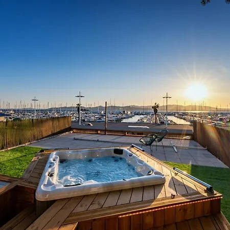 Appart Hotel 2 Chambres Piscine & Jacuzzi A Saint-Raphael